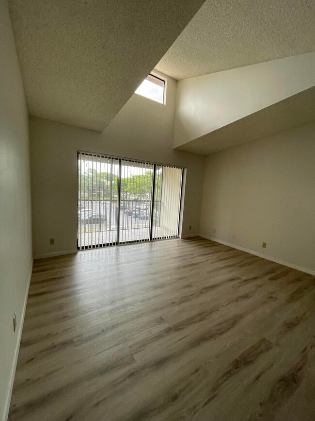 Photo - 207 Foxtail Dr Unit E3