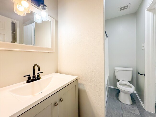 Photo - 1715 Moritz Dr Unidad 2