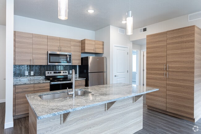 2BR, 2BA - 1,013SF - Kitchen