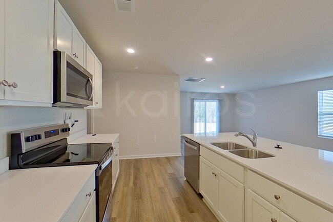 Photo - 118 Overstreet Way