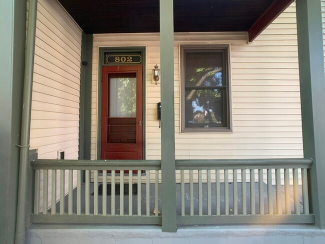 Building Photo - 802 Main St Rental