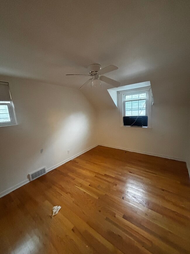 Photo - 2081 W Riverview Ave