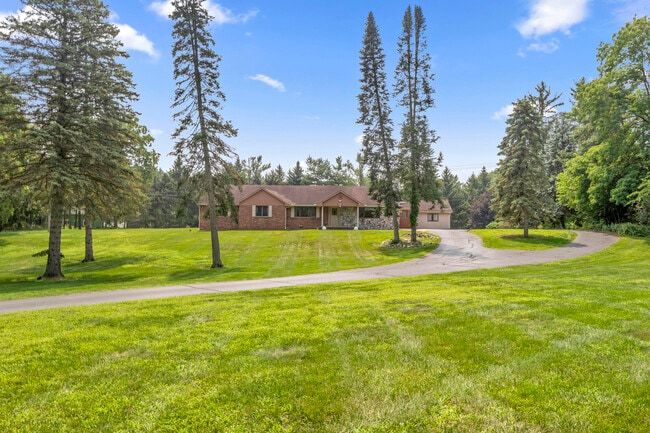 Building Photo - 46105 W Seven Mile Rd