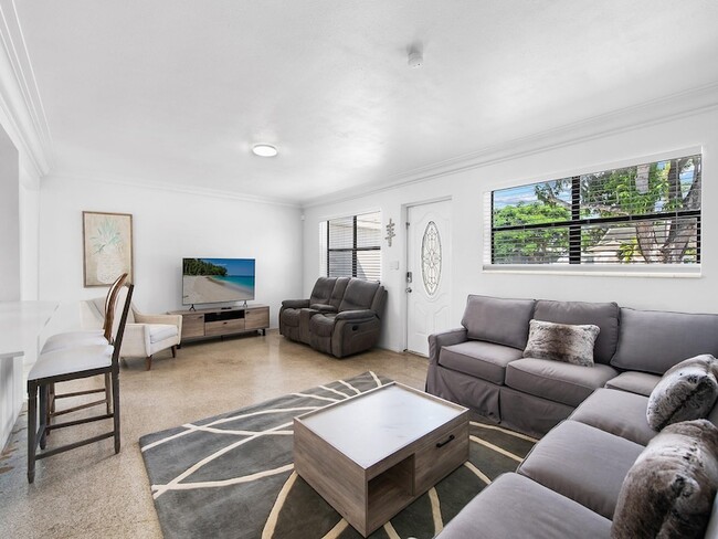 Photo - 413 NE 25th Ave