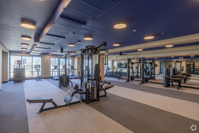 Gimnasio abierto las 24 horas, los 7 días de la semana