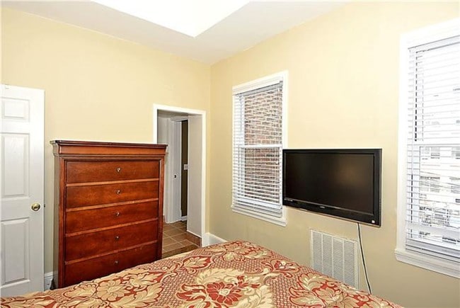 Photo - 817 6th St NW