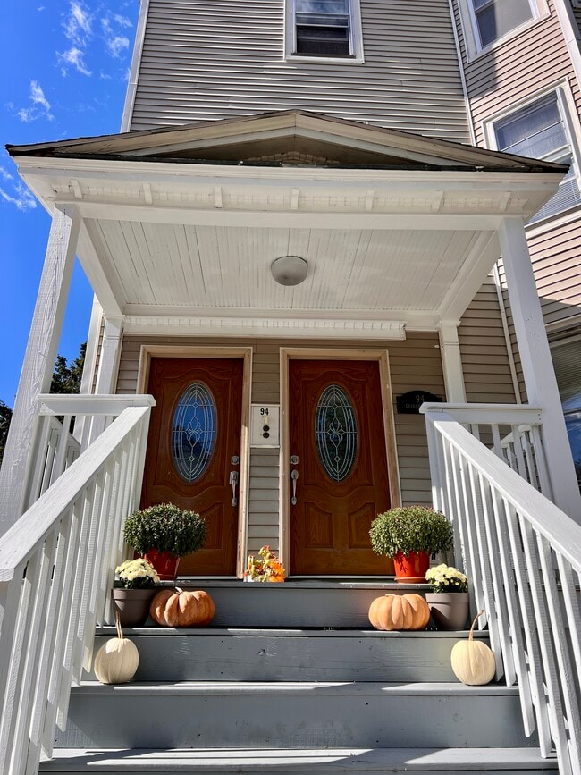 Front entrance - 94 Graham St Unit 301