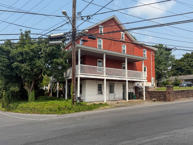 Photo - 504 Fivepointville Rd