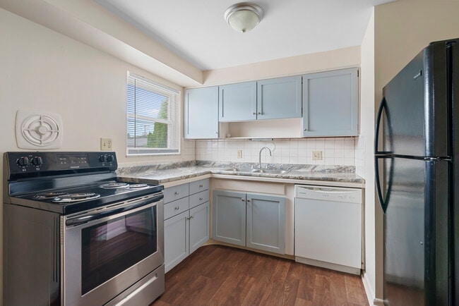 Photo - 4944 - 4958 Arbor Village Dr