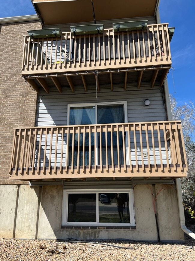 Building Photo - 2nd Level 2 Bedroom Apartment Near Downtown Louisville Unit 10