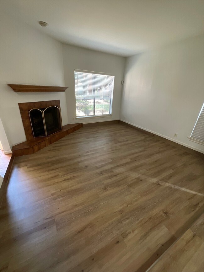 Photo - 3100 Walnut Bend Ln Unidad 113