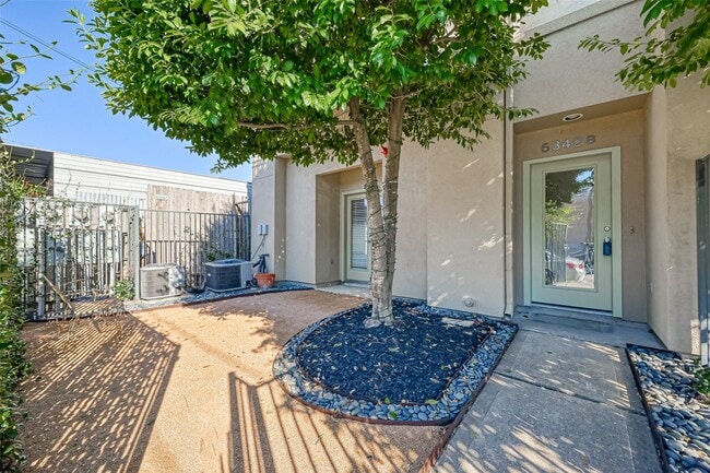 Photo - 5342 Darling St Unit B