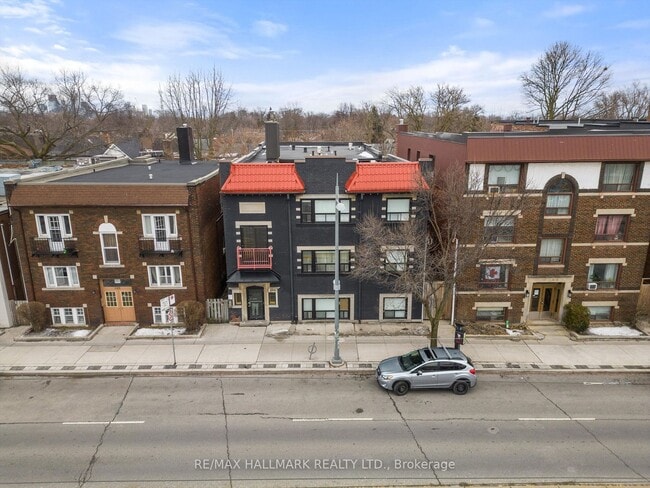 Building Photo - 595 St Clair Ave W Unit 4