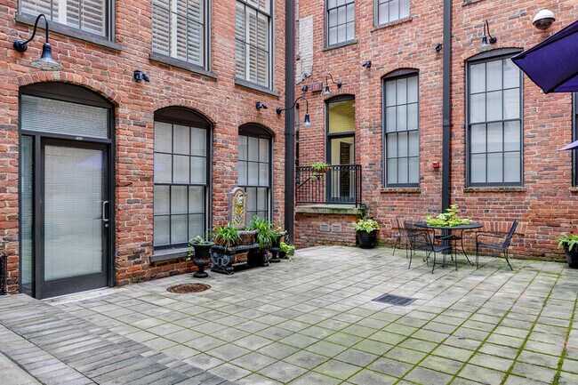 1321 1/2 E. Main St. - 1321 1/2 E. Main St. Unidad 315