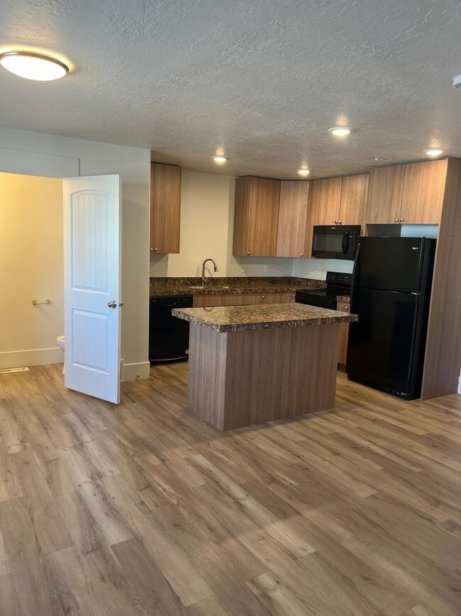 Building Photo - Townhouse in Evanston *Move in Special *