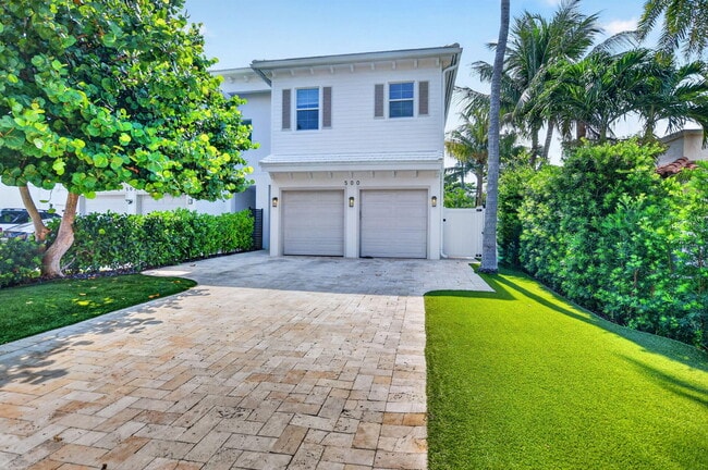 Photo - 500 NE Wavecrest Way