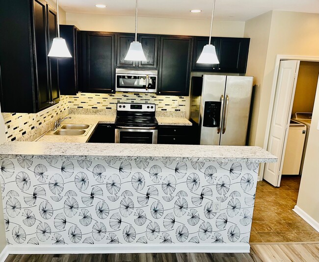 Photo - 1752 Halesworth Ln