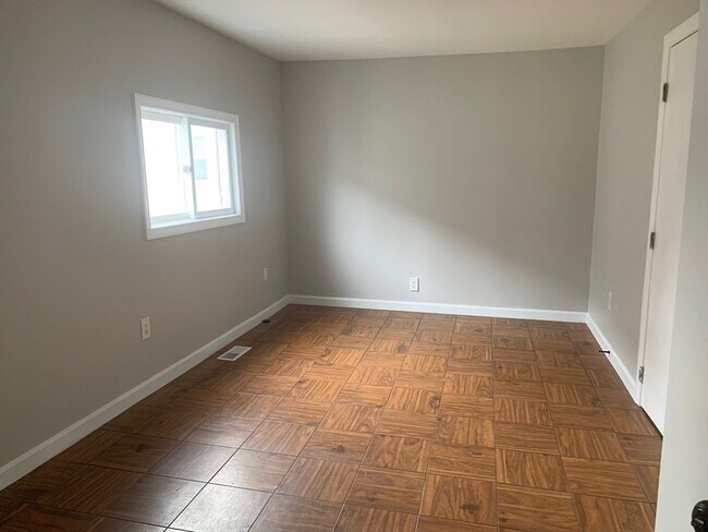 Photo - 110-112 S Common St Unit 2