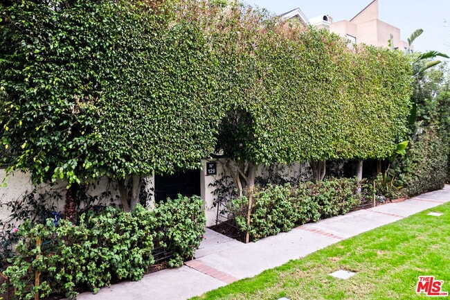 Photo - 129 Outrigger Mall