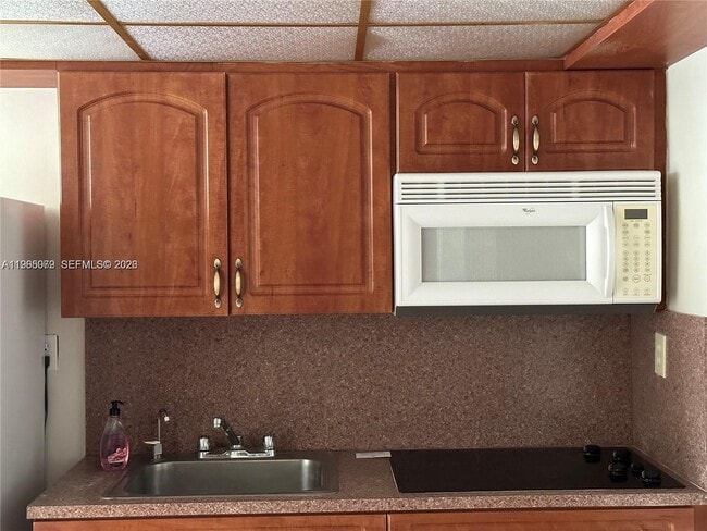 Photo - 17570 Atlantic Blvd Unidad 407