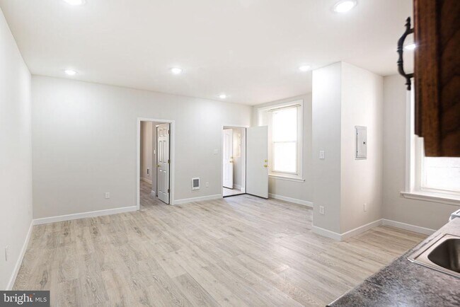 Photo - 702 E Chelten Ave