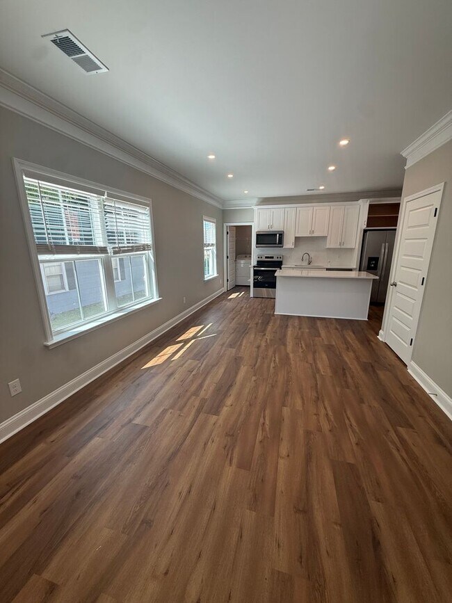 408 S Gregg St
