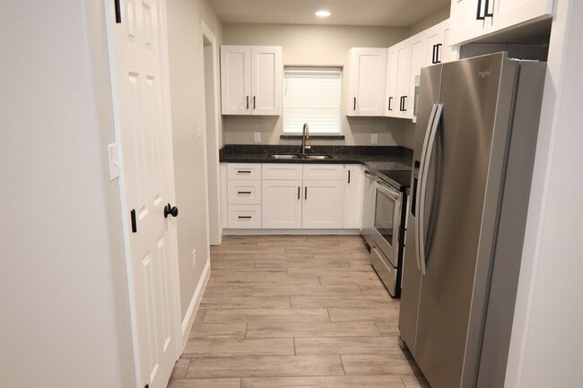 Photo - 240 Mill St