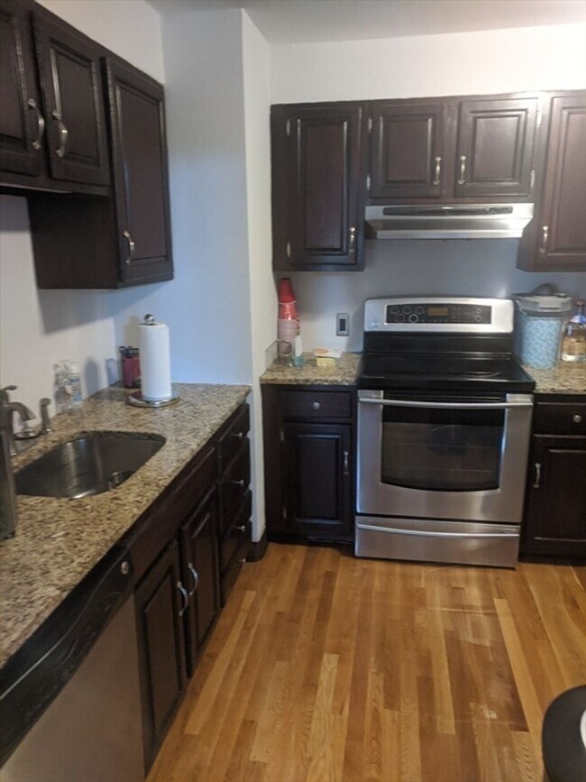 Photo - GREAT 2Br/1Bth in the heart of Brookline! Heat/Hot Water included in rent!