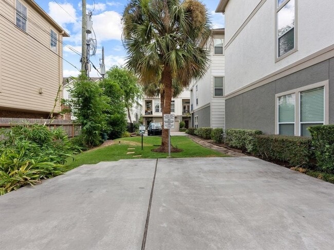 Photo - 625 Hartman St