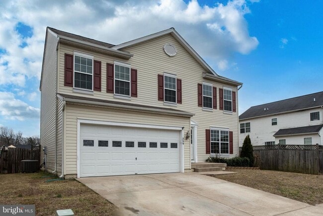 Photo - MINUTES TO QUANTICO - 6 BEDROOM HOME!