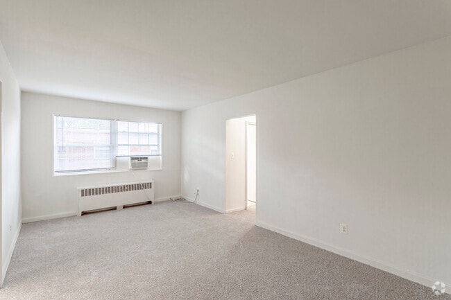 2 BR, 1 BA - 630 SF