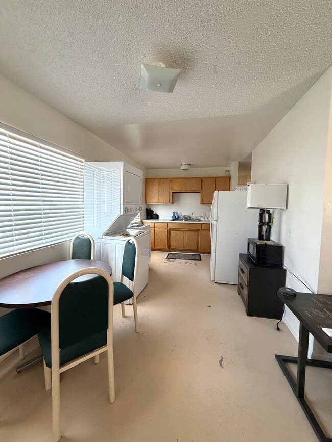 76233 Amboy Rd Unit 76233 Amboy Rd #B
