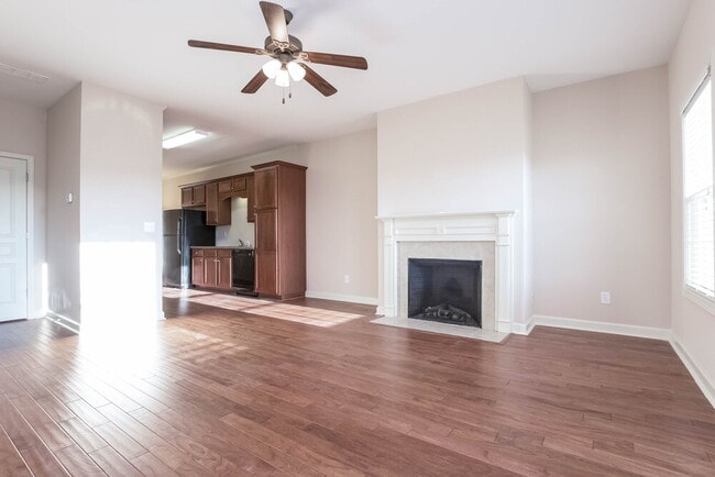 Photo - 537 Pringle Dr NE