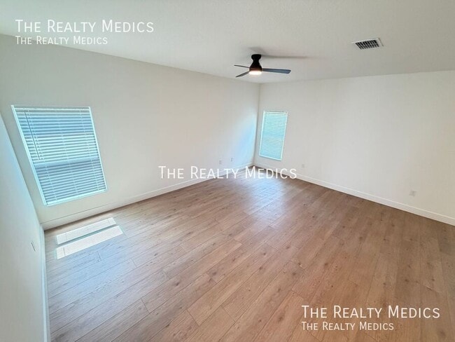 Photo - 430 Wellwood St SW