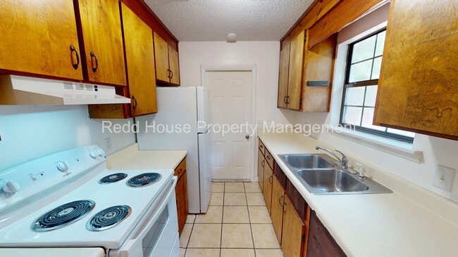 Photo - 111 Oakridge Cir