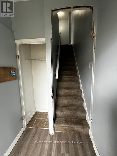 Photo - 207 Stewart St