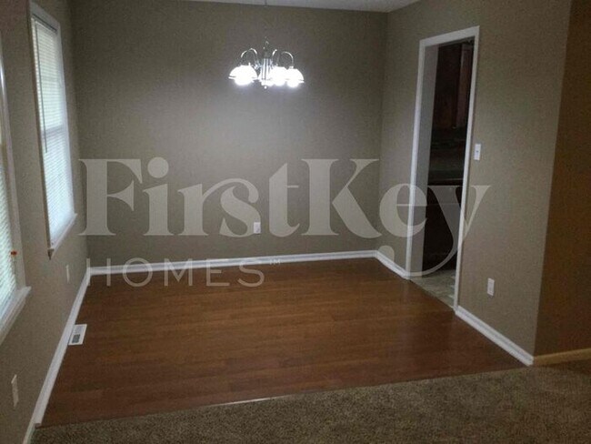 Photo - 602 SW Holloway Ln