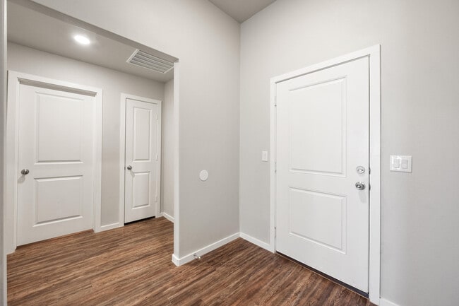 Photo - 2022 Kenwood Ave