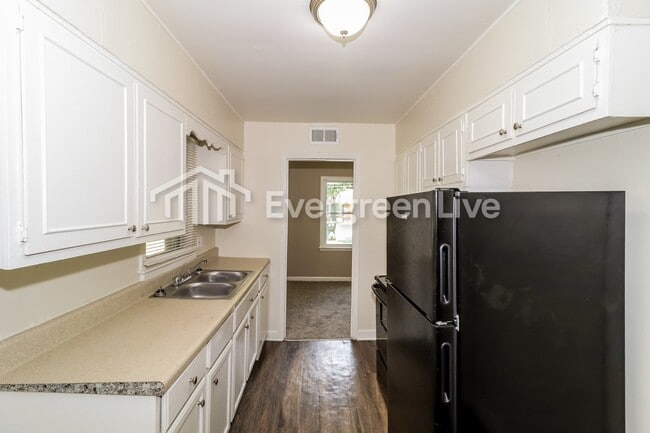 Photo - 1737 Berwind Rd