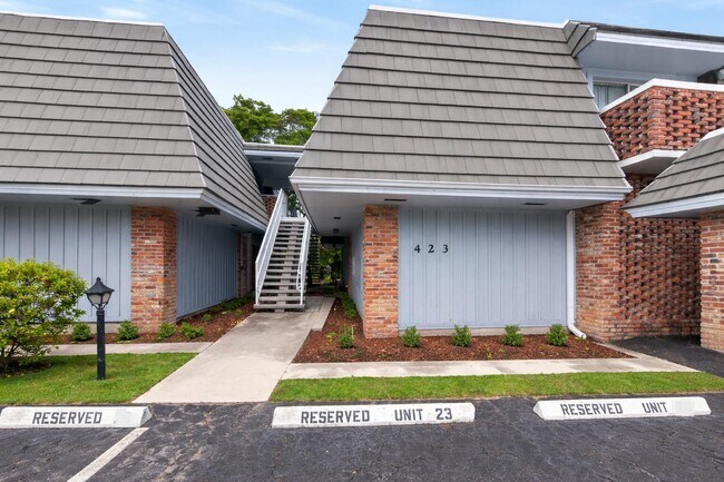 Building Photo - 423 Pine Tree Ct Unit 23