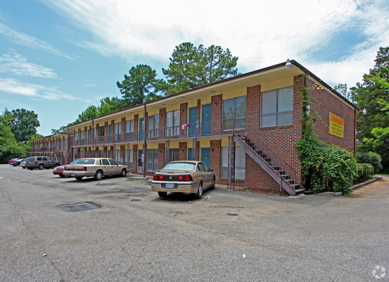 Centerpoint Gardens - Centerpoint Gardens Apartments
