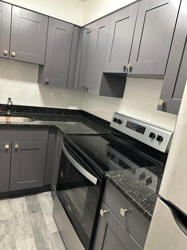 Photo - 3825 N Pine Grove Ave Unit STUDIO