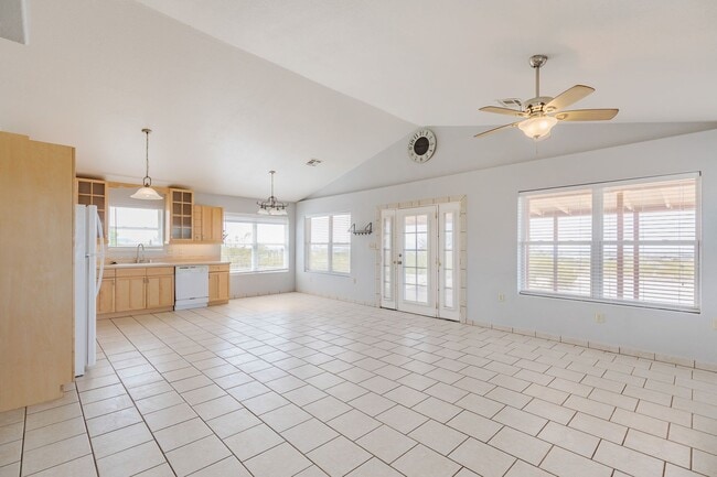 Photo - Home with Amazing Vews!