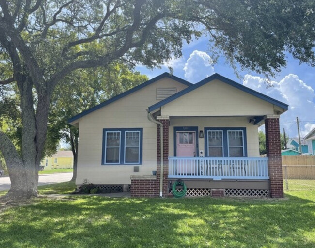 Photo - 5201 Avenue O (Galveston, TX) House