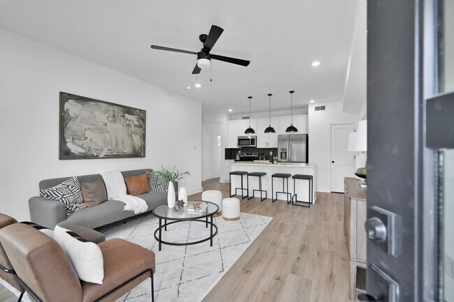 Photo - 8017 Cora St