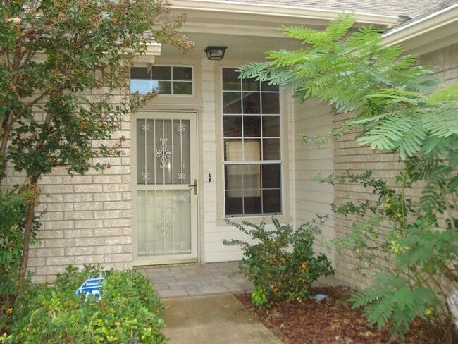 Photo - 2405 Creek Dr