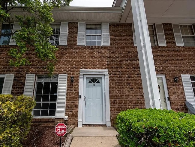 Photo - 1311 W Meadowview Rd Townhome