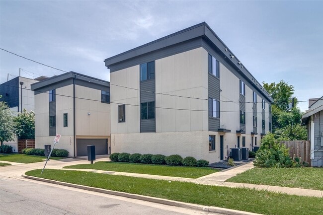 Building Photo - Prime Lower Greenville location with an open floorplan!