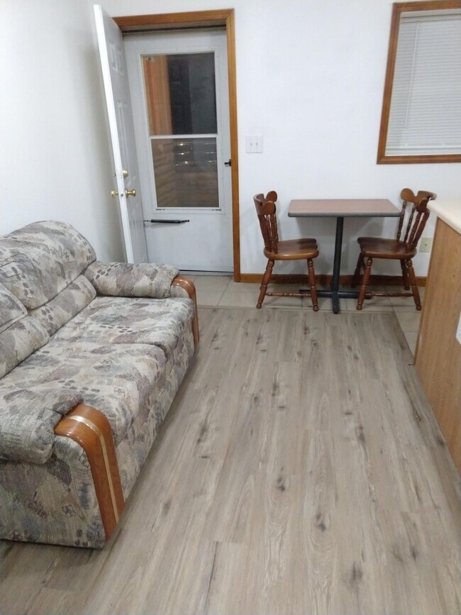 Building Photo - 533 N Bluff St Unit A