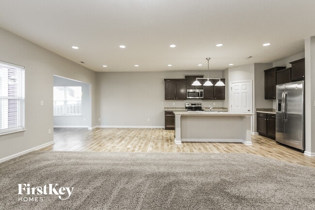 Photo - 821 Blue Ash Trail